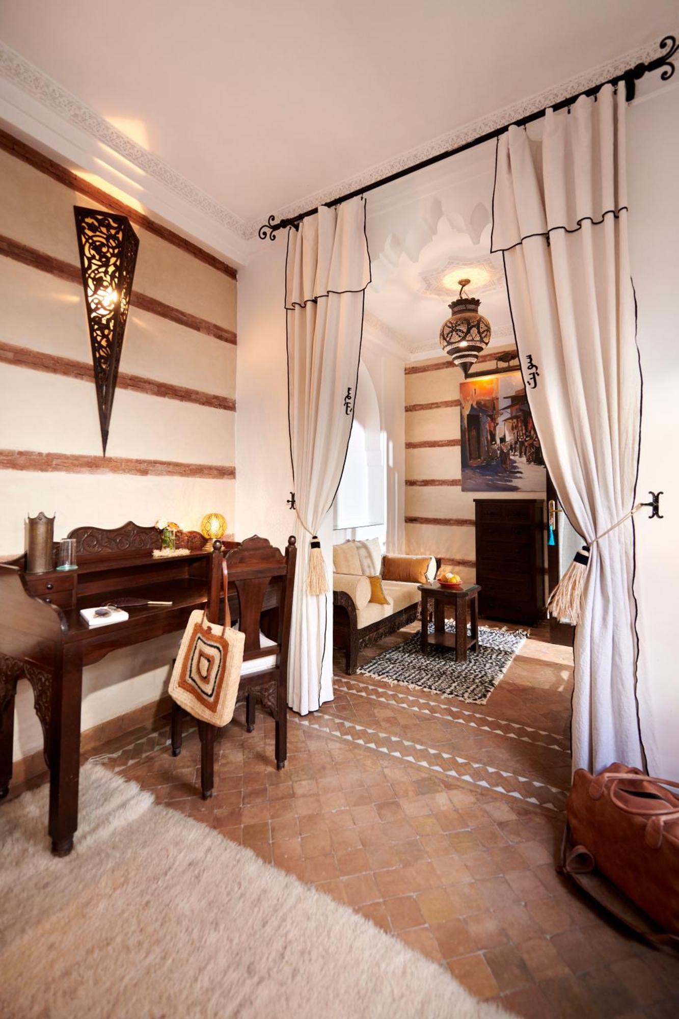 Riad Dar Amanza En Exclusivite Avec 4 Chambres Au Coeur De La Medina Marrakesh Exteriör bild